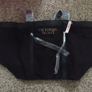 Brand new Victoria’s Secret tote